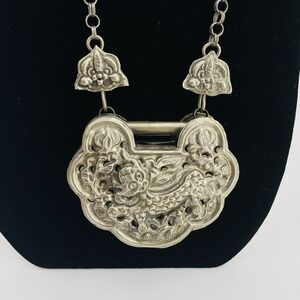 Antique Chinese Silver Lock Locket Pendant Necklace Qing Dynasty Heavy Repousse